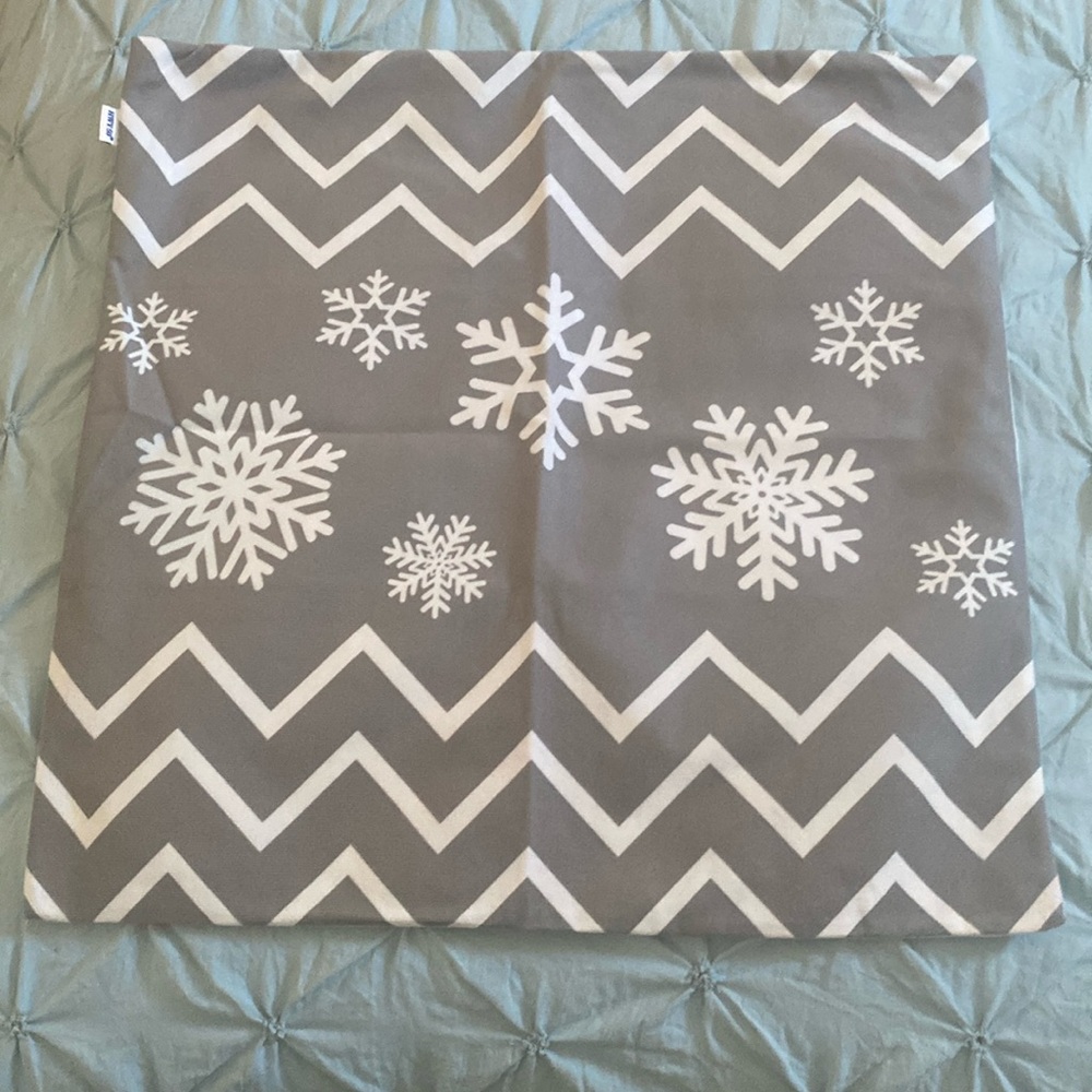 HWY 50 Holiday Snowflake Pillow Cover Shams. 20X20 Set of 4.